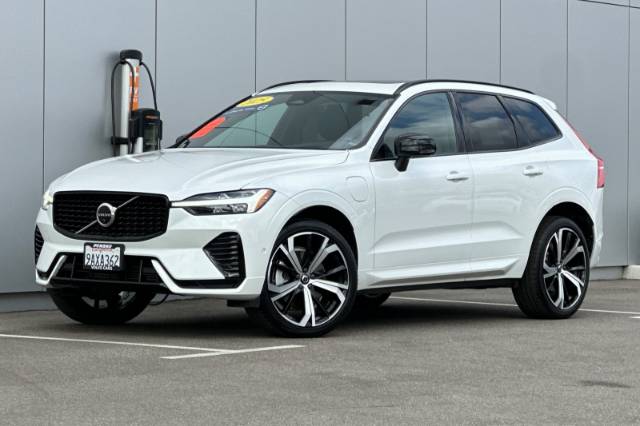 2022 Volvo XC60 Recharge Plug-In Hybrid T8 R-Design