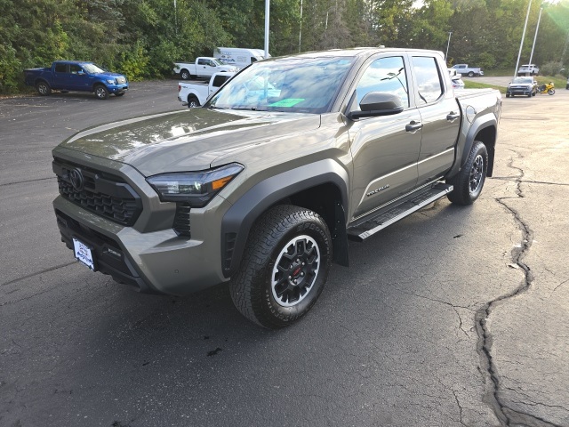 2025 Toyota Tacoma 4x4 photo 3