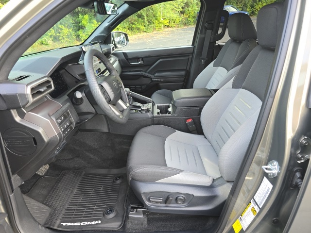 2025 Toyota Tacoma 4x4 photo 4