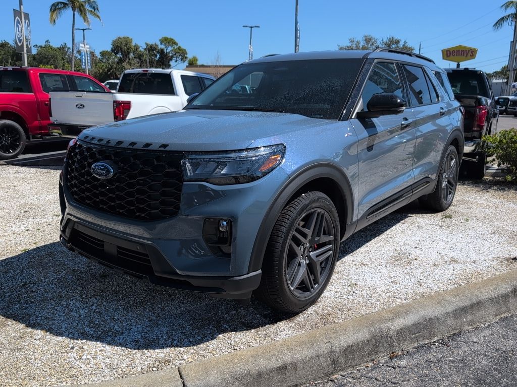 2025 Ford Explorer ST-Line photo 2