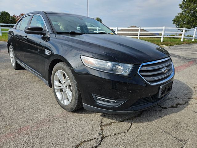 2013 Ford Taurus SEL photo 2