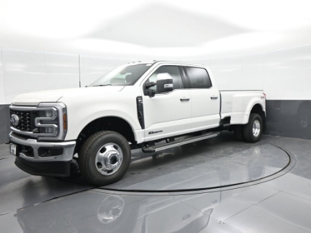 2026 Ford Super Duty F-350 DRW LARIAT