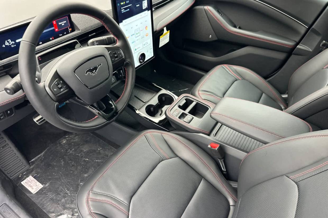 2025 Ford Mustang Mach-E Premium - Photo 8
