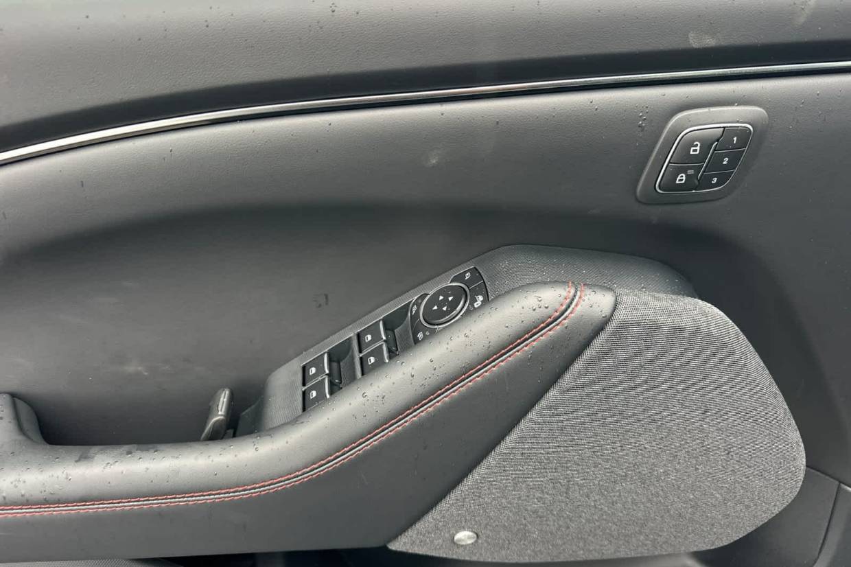 2025 Ford Mustang Mach-E Premium - Photo 9