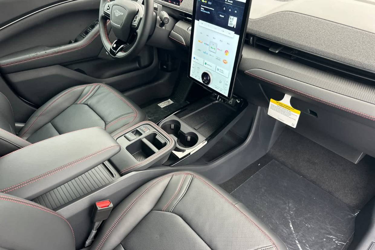2025 Ford Mustang Mach-E Premium - Photo 14