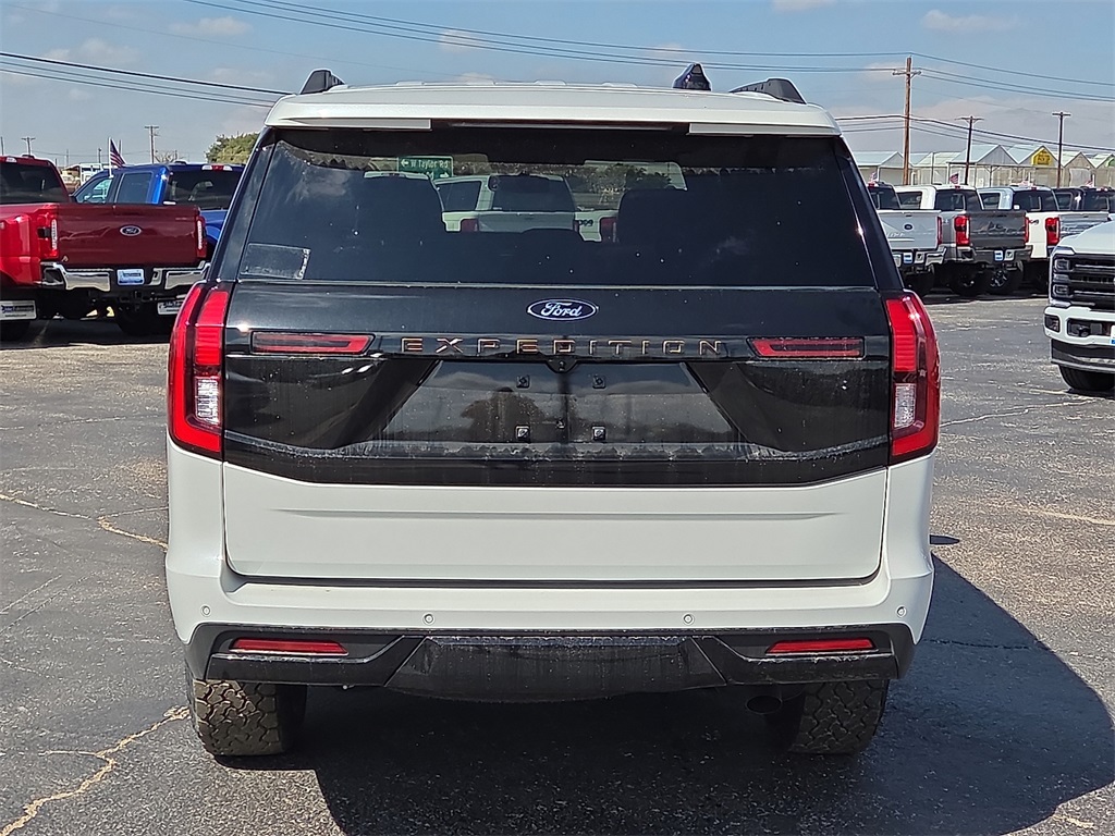 2025 Ford Expedition photo 2