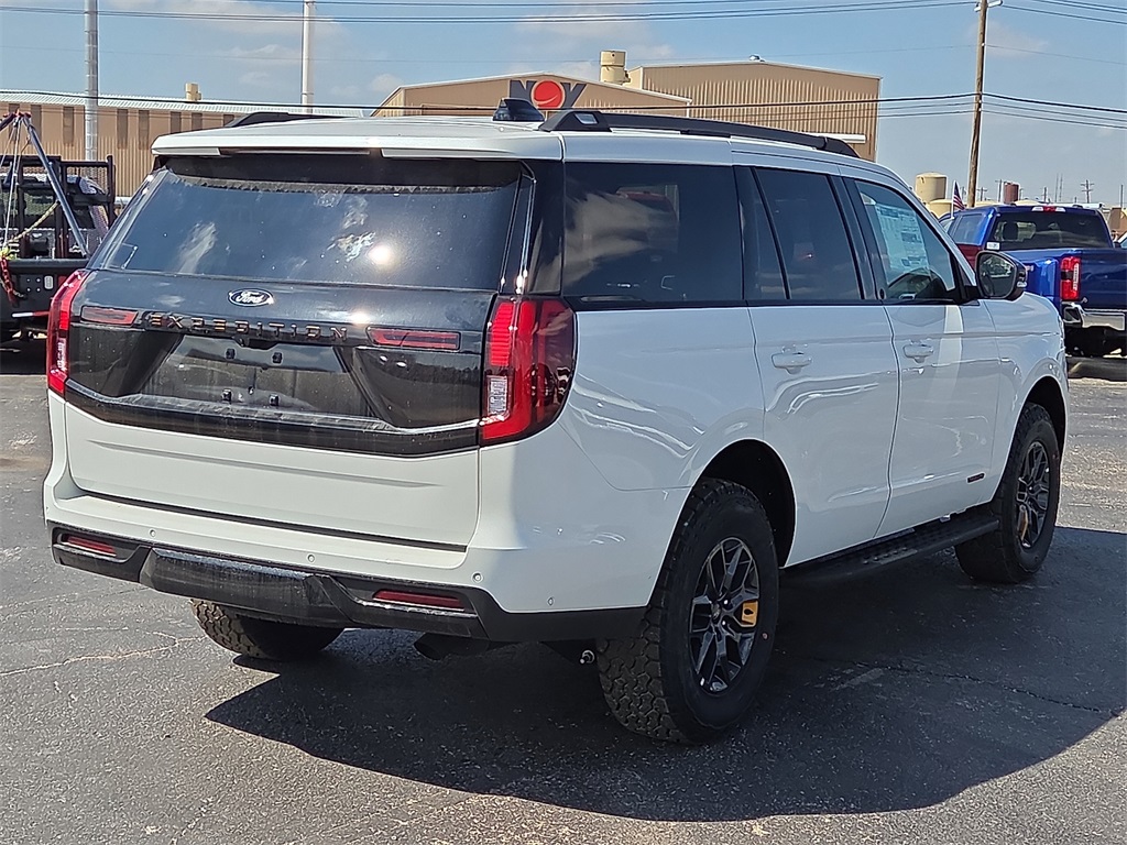 2025 Ford Expedition photo 3