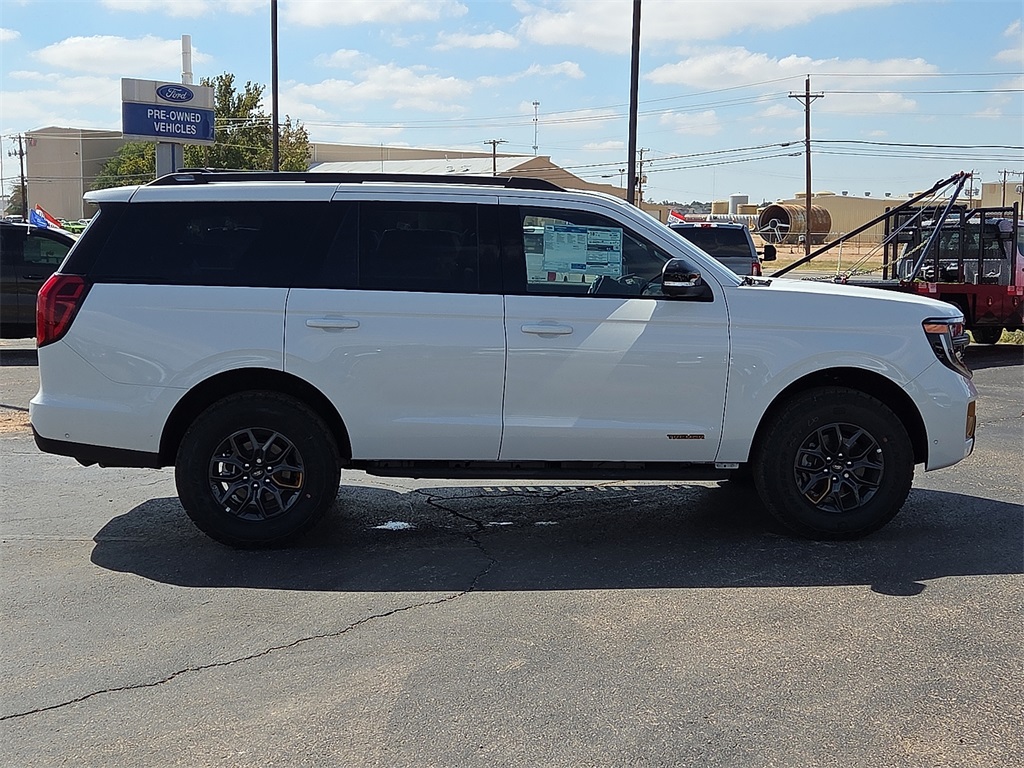 2025 Ford Expedition photo 4