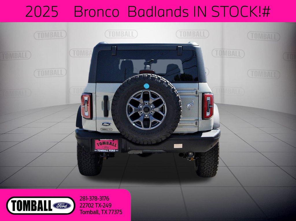 2025 Ford Bronco Badlands photo 2