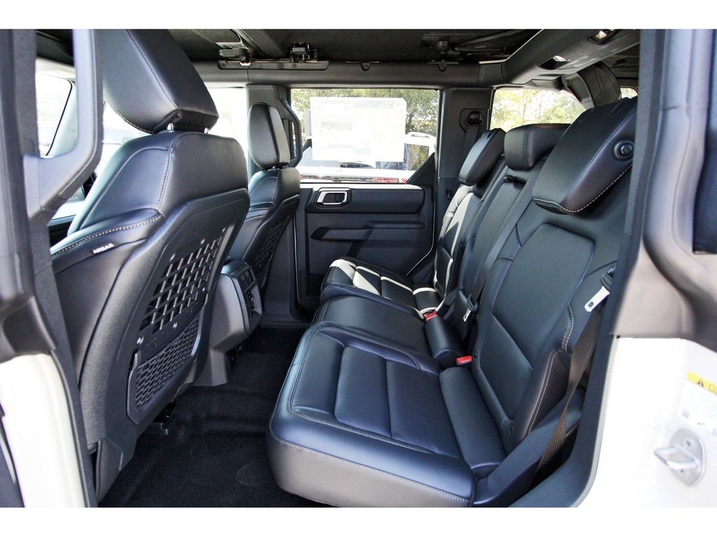 2025 Ford Bronco Badlands photo 3