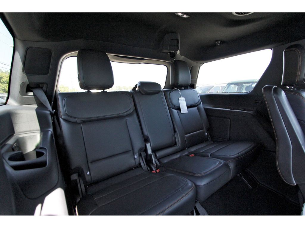 2025 Ford Expedition photo 4