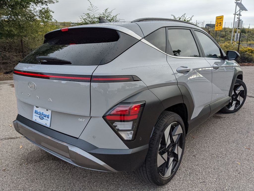 2024 Hyundai Kona Limited photo 2