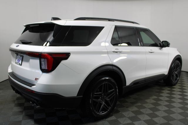2025 Ford Explorer ST photo 2