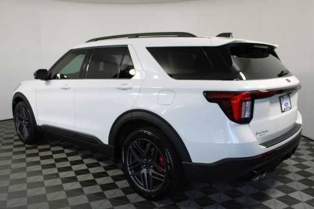 2025 Ford Explorer ST photo 4