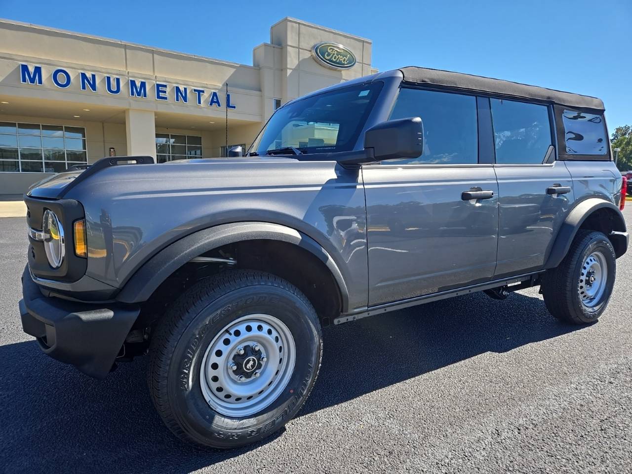 2025 Ford Bronco 4-Door Base's photo