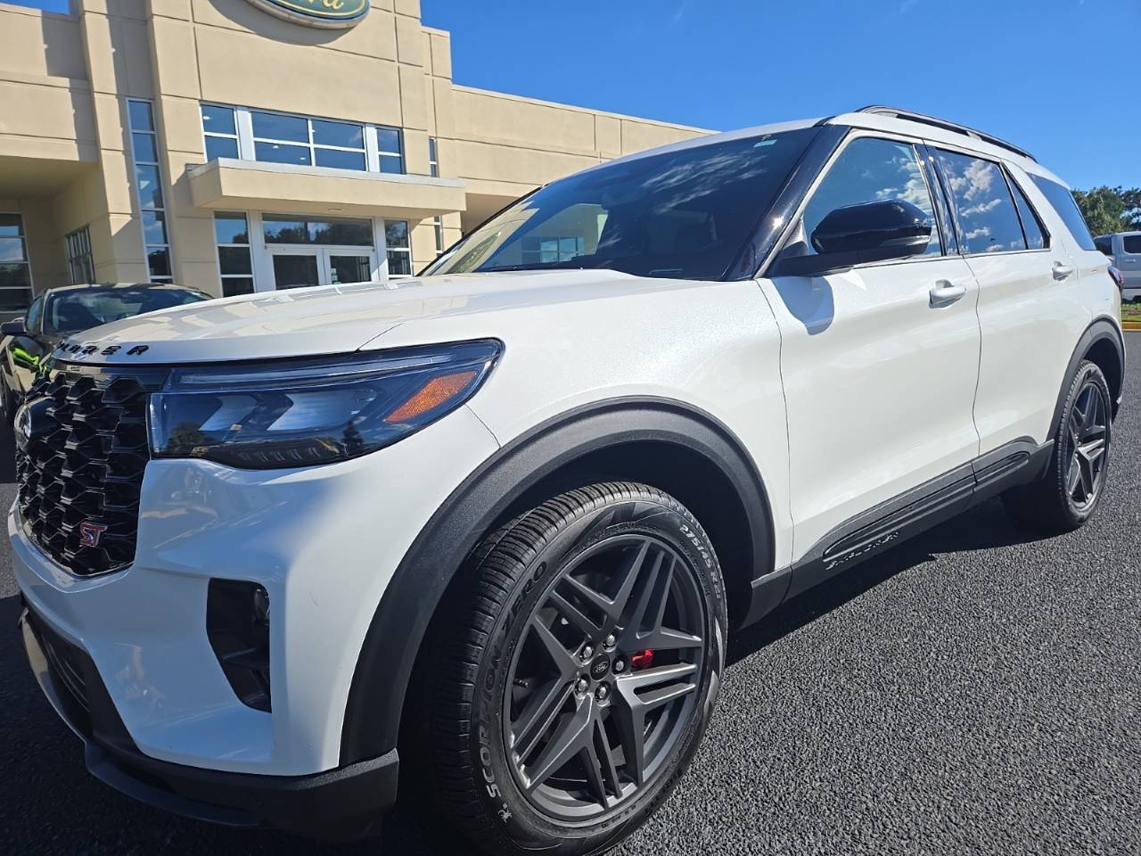 2025 Ford Explorer ST's photo