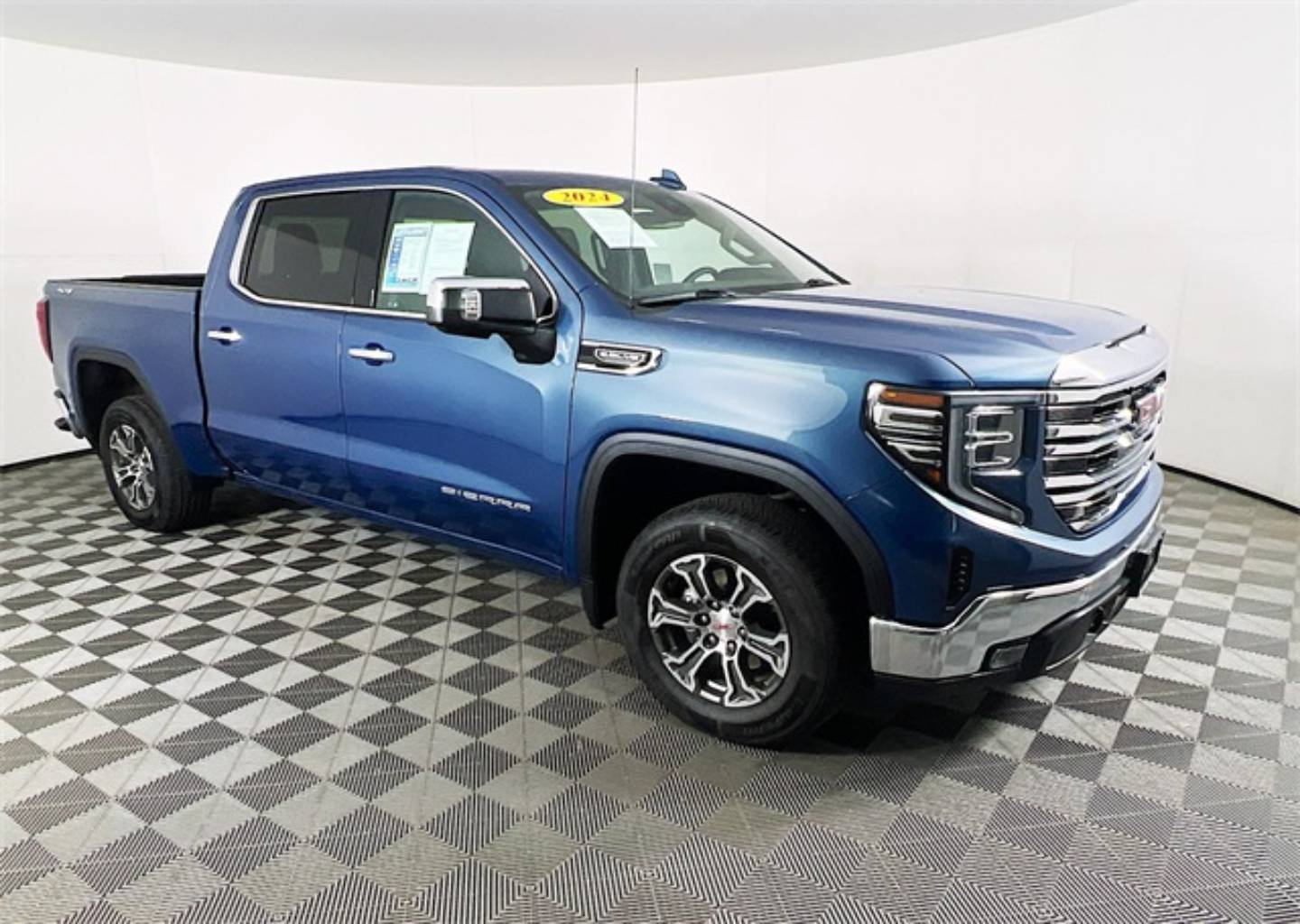 2024 GMC Sierra 1500 SLT's photo