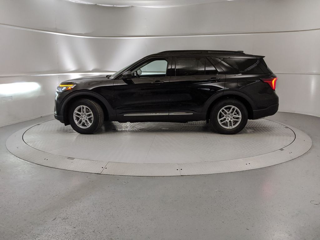 2025 Ford Explorer photo 3