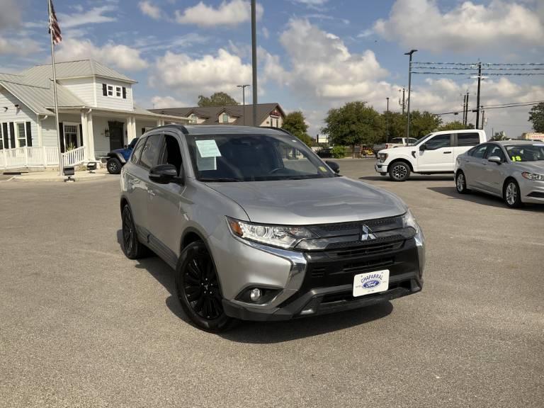 2020 Mitsubishi Outlander SE