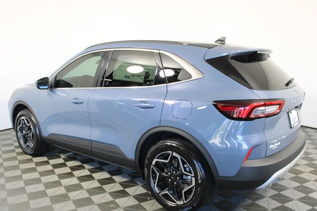 2026 Ford Escape Platinum photo 4