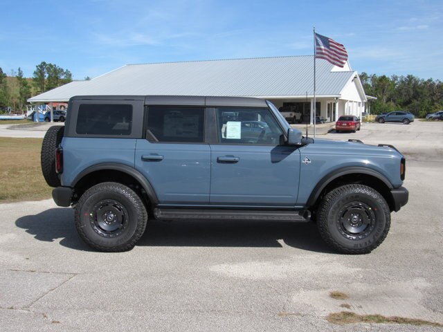 2025 Ford Bronco Outer Banks photo 2