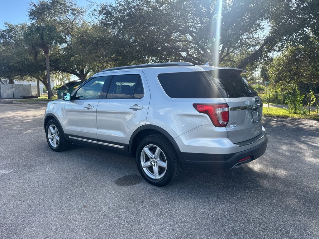 2018 Ford Explorer XLT photo 4