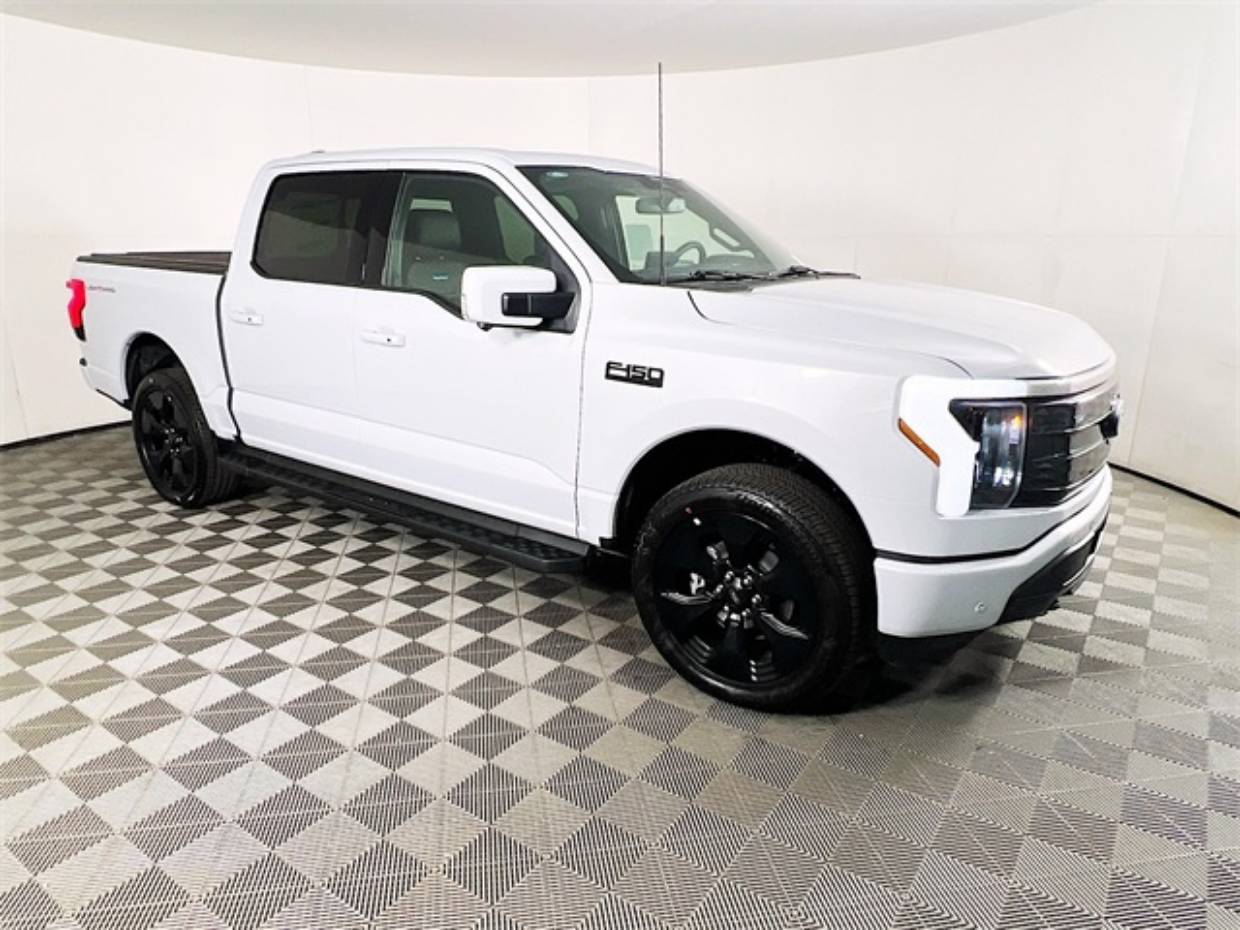 2025 Ford F-150 Lightning Platinum's photo