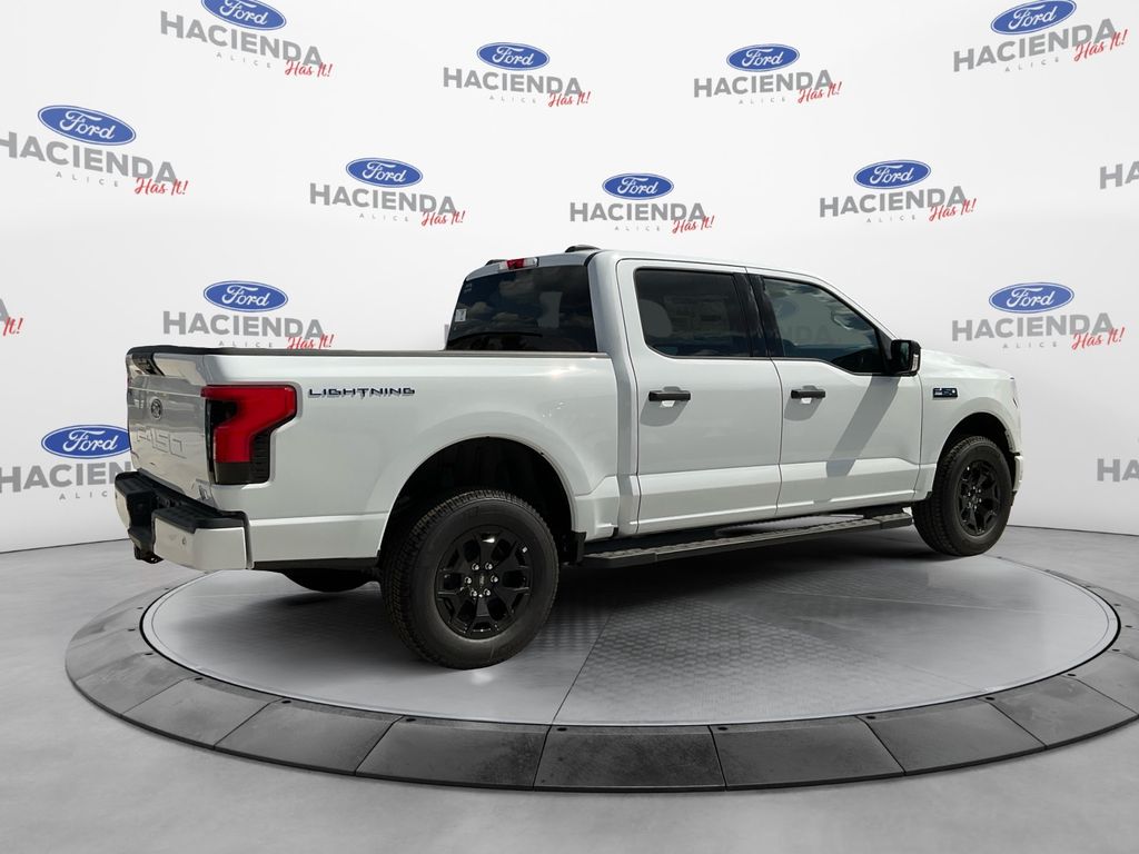 2025 Ford F-150 Lightning XLT photo 4
