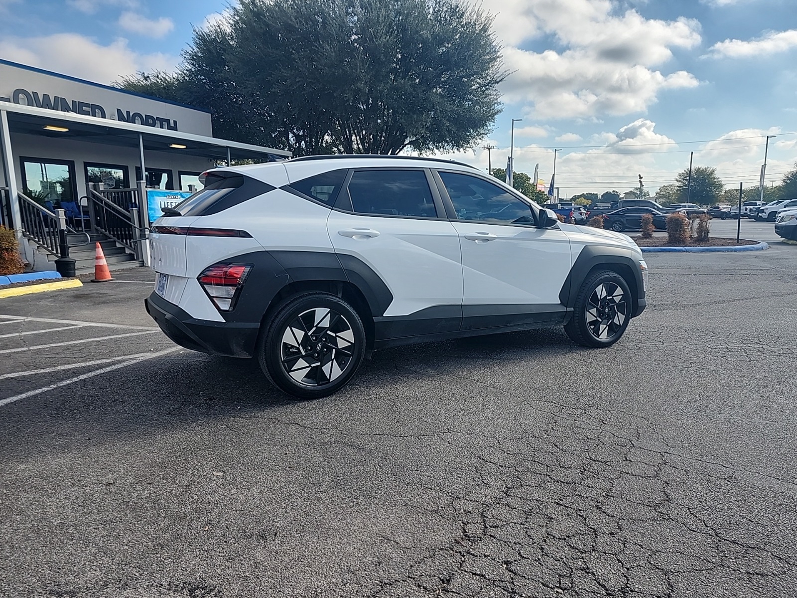 2024 Hyundai Kona SEL photo 2