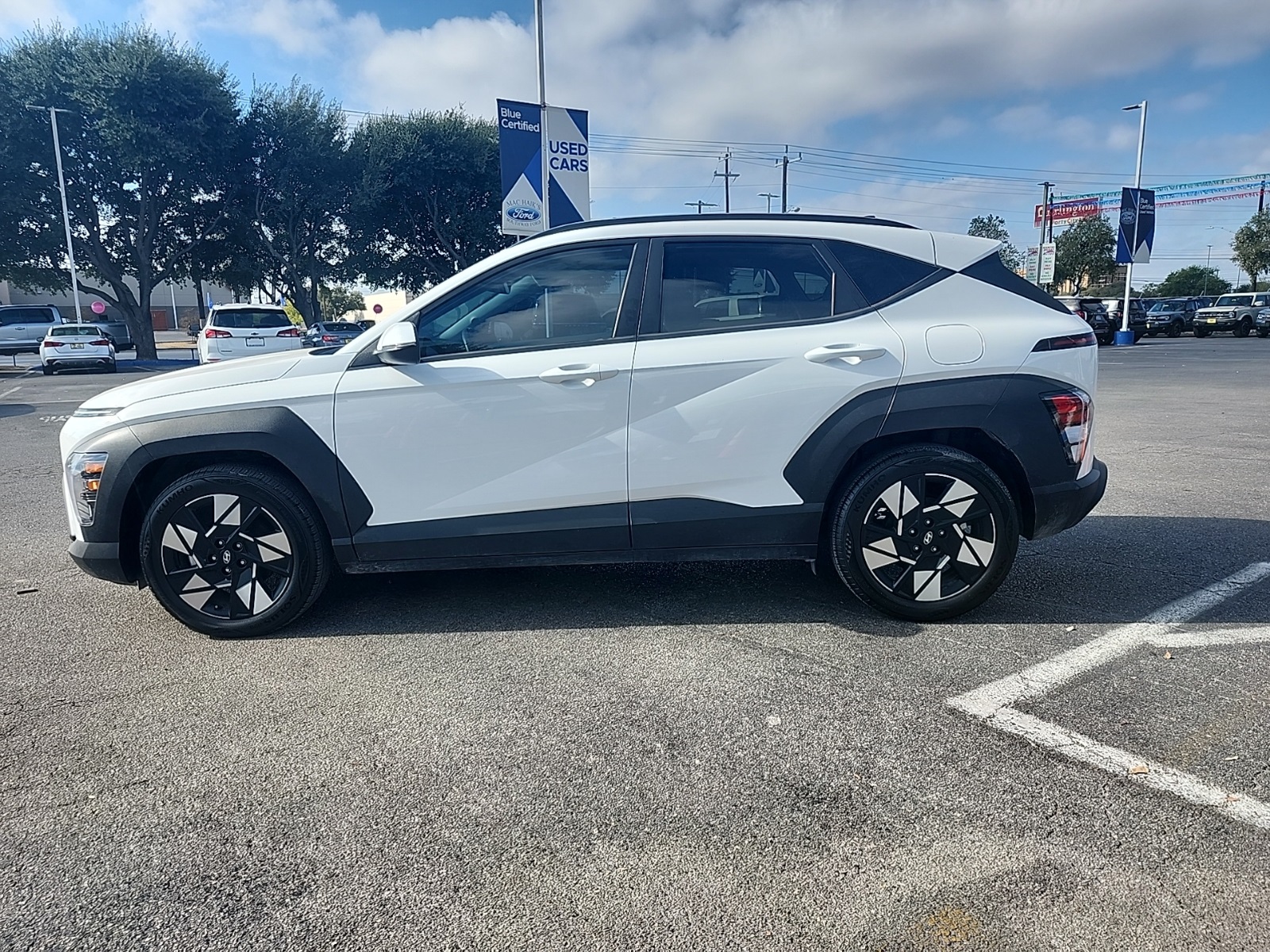 2024 Hyundai Kona SEL photo 3