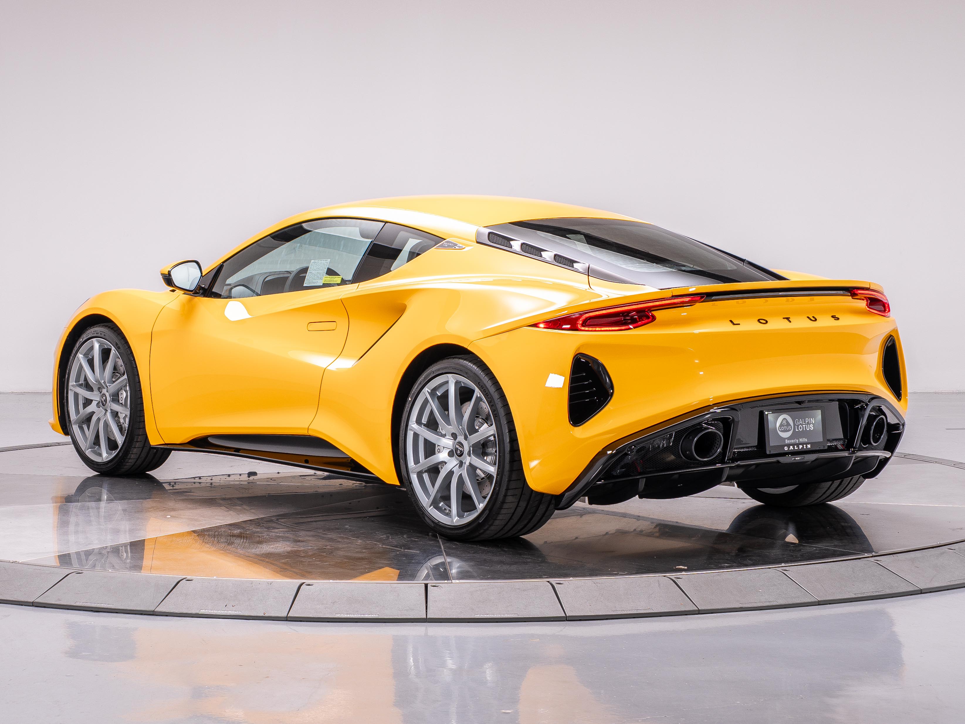 2025 Lotus Emira Base photo 3