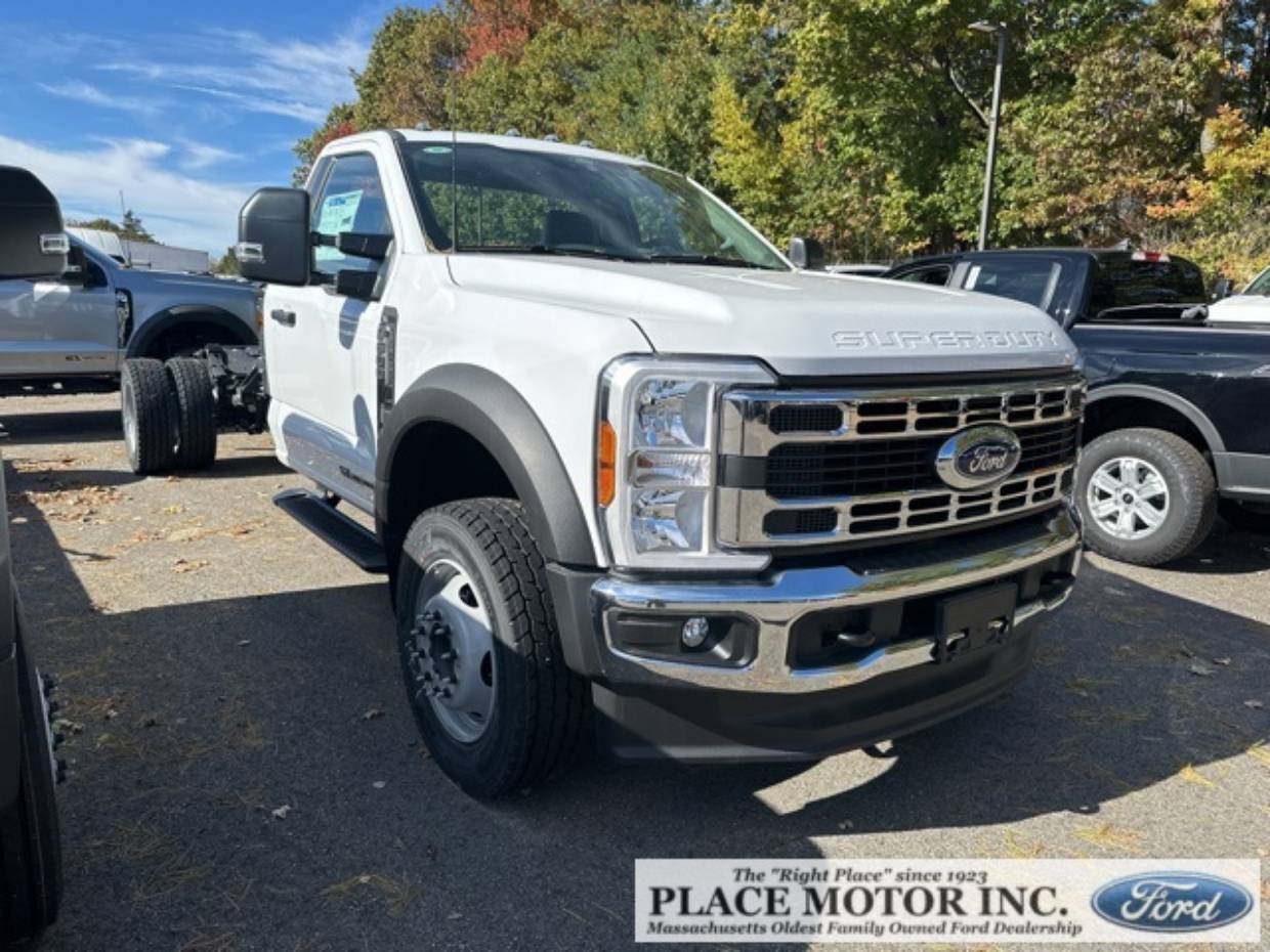 2024 Ford F-600 Super Duty Chassis Cab XL's photo