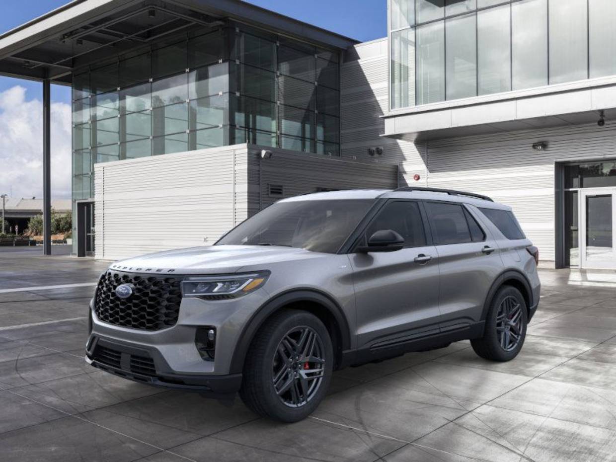 2025 Ford Explorer ST-LINE's photo