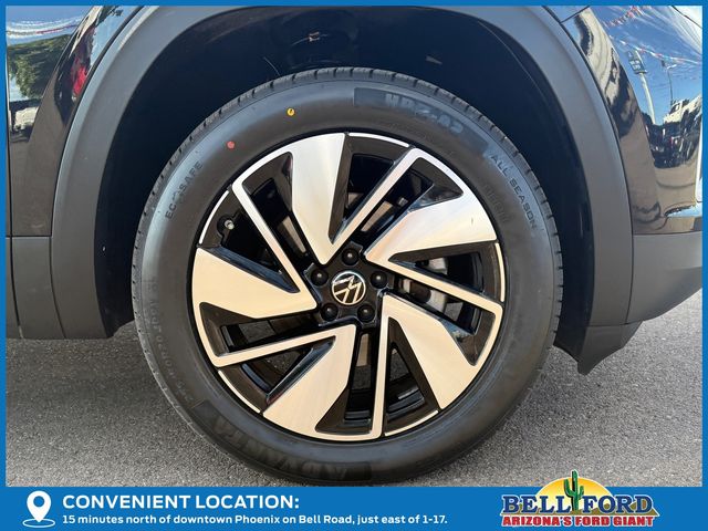 2024 Volkswagen Atlas SEL photo 4