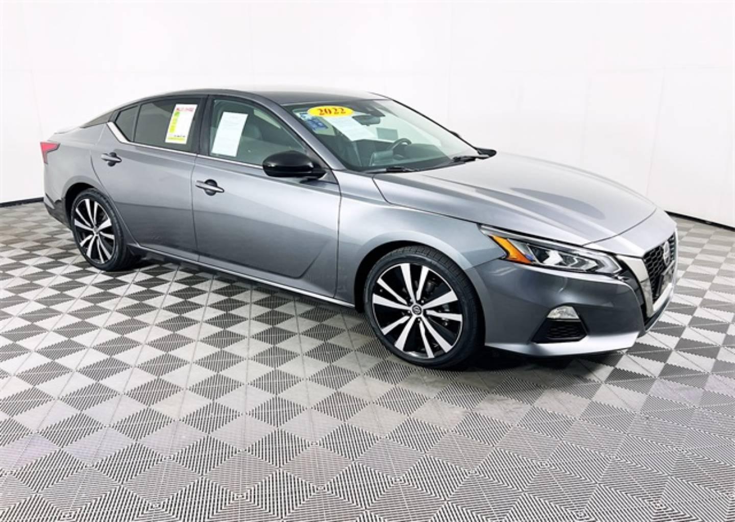 2022 Nissan Altima SR