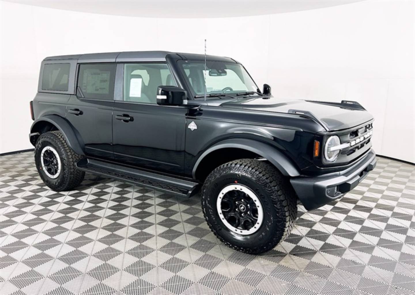 2025 Ford Bronco 4-Door Outer Banks's photo