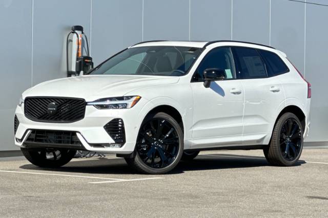 2026 Volvo XC60 B5 Ultra Black Edition