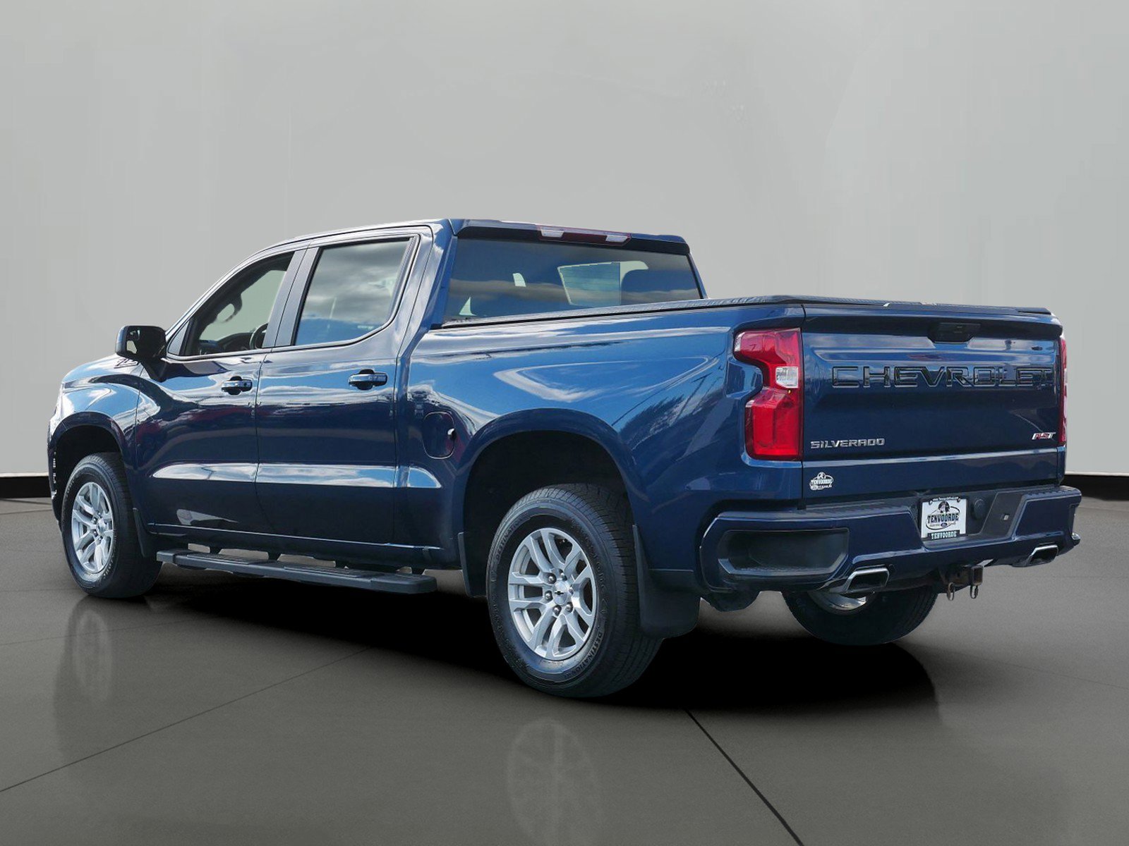 Used 2021 Chevrolet Silverado 1500 RST with VIN 3GCUYEED2MG185415 for sale in St. Cloud, Minnesota