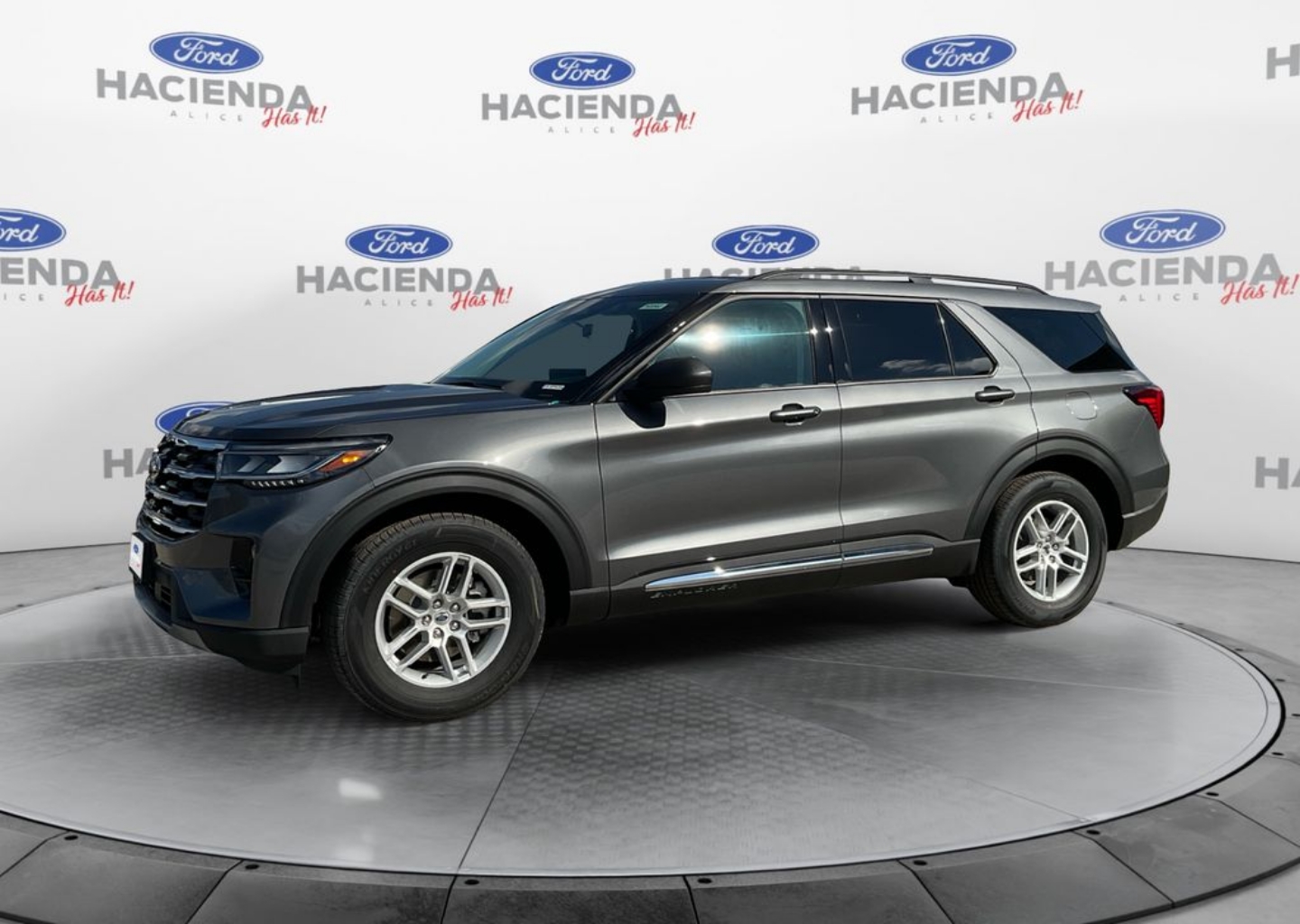 2025 Ford Explorer Active's photo