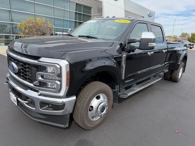 2024 Ford F-350 photo 2