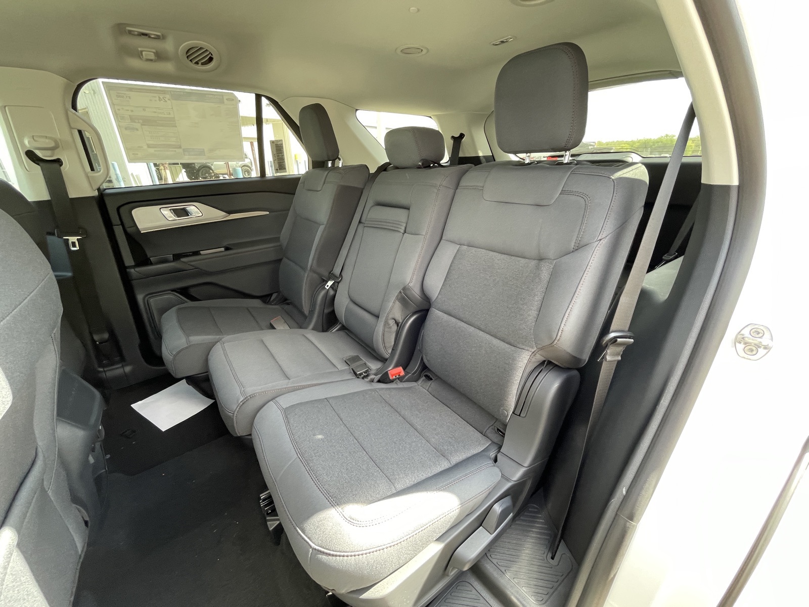 2025 Ford Explorer photo 2