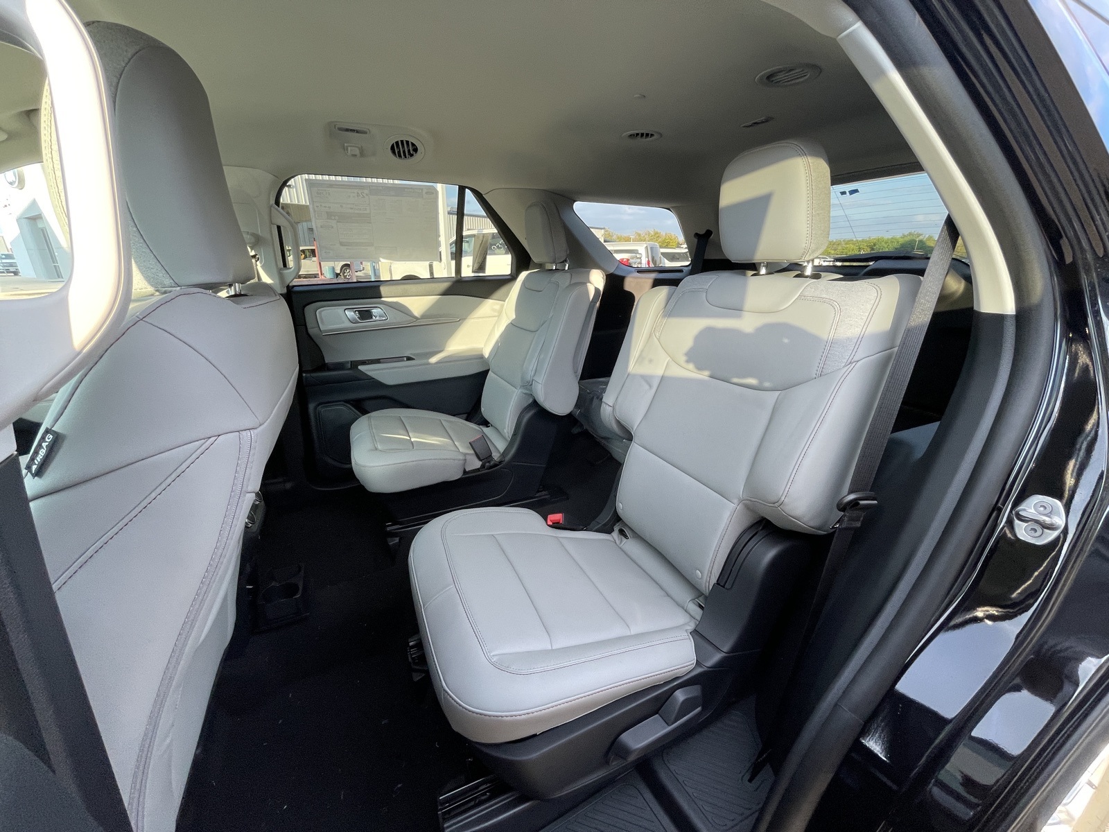 2026 Ford Explorer photo 3