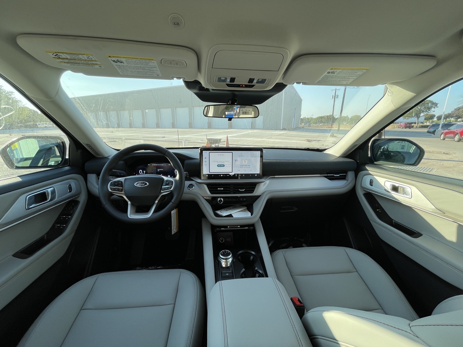 2025 Ford Explorer photo 3