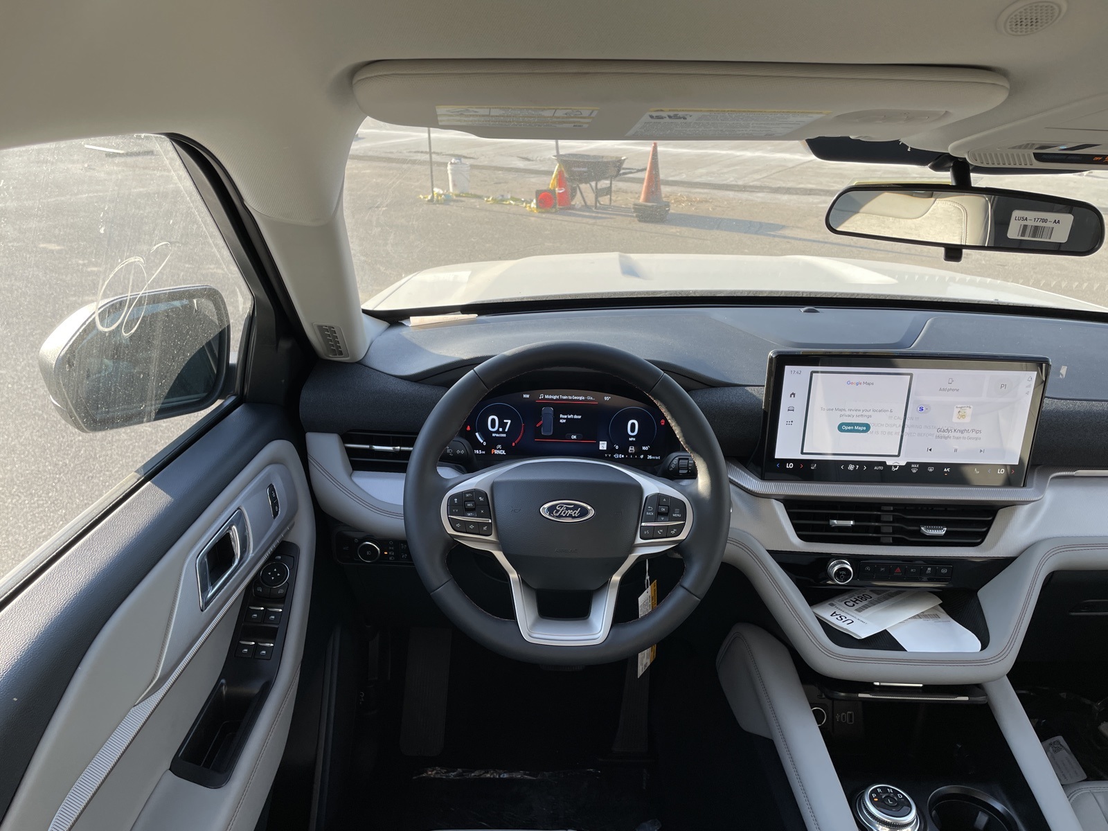 2025 Ford Explorer photo 4