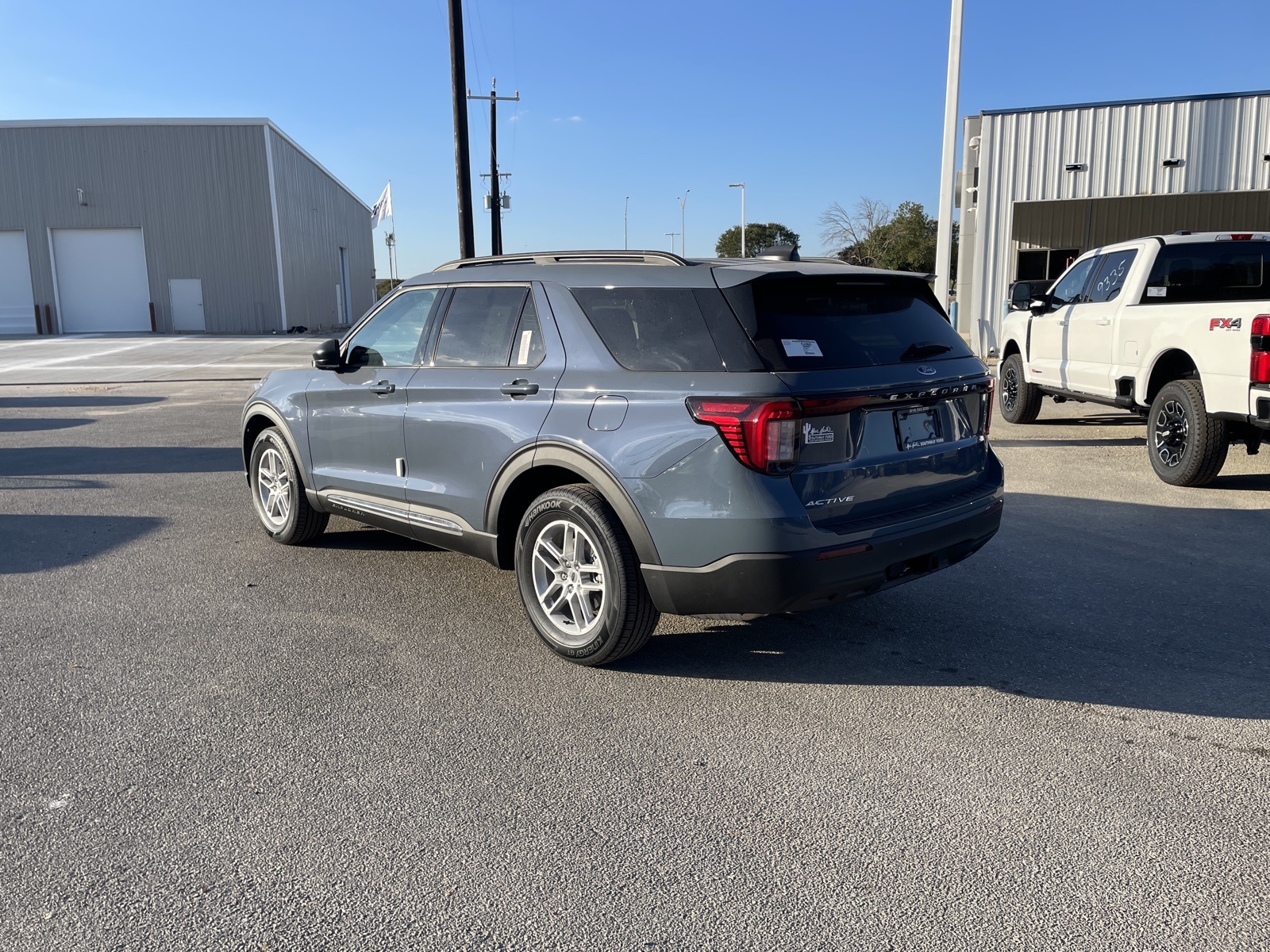 2025 Ford Explorer photo 2