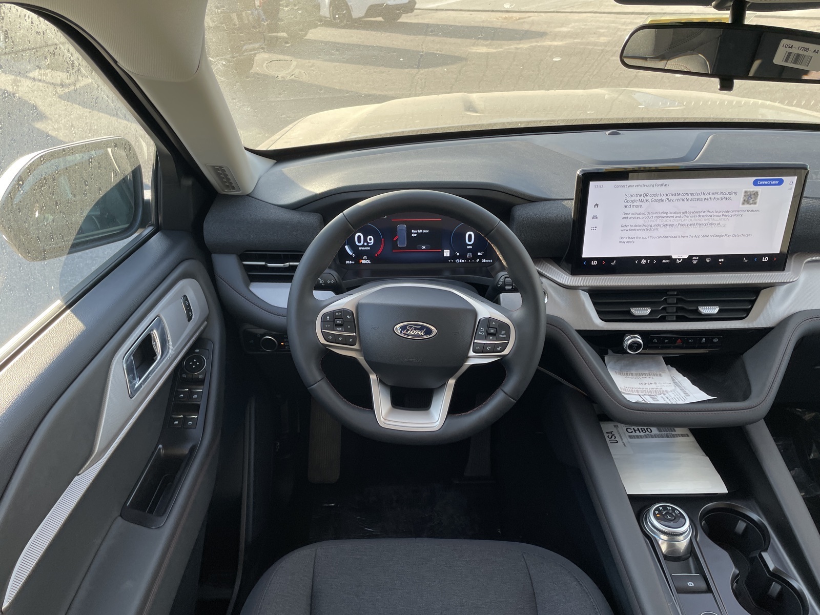 2025 Ford Explorer photo 4