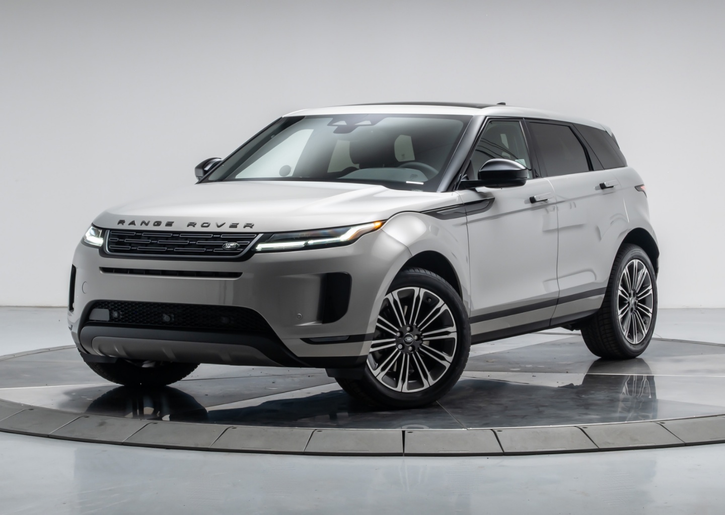 2026 Land Rover Range Rover Evoque S's photo