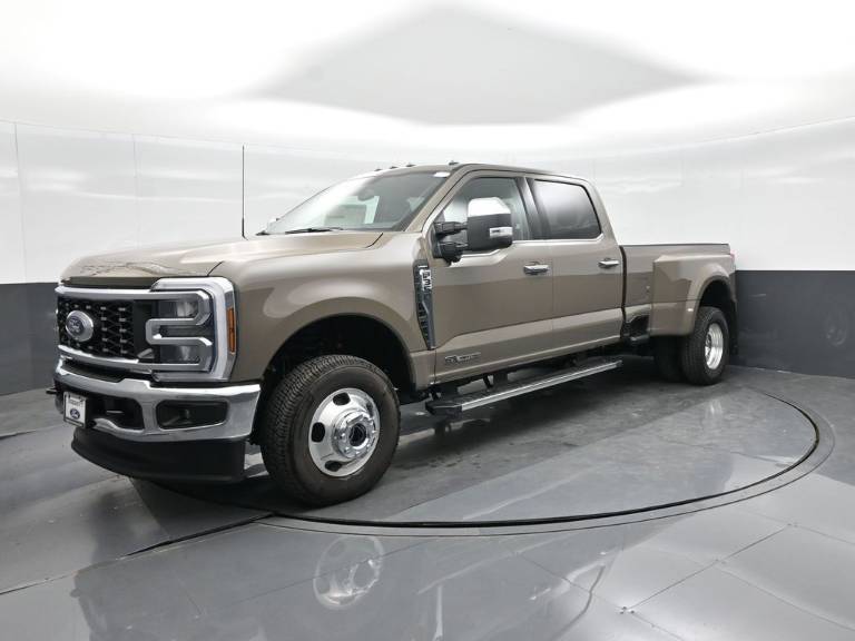 2026 Ford Super Duty F-350 DRW LARIAT