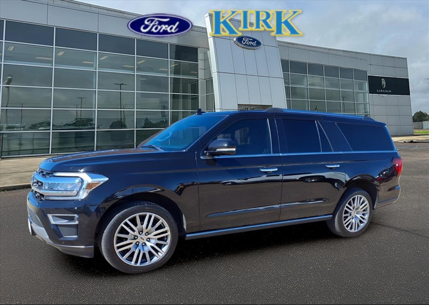2022 Ford Expedition Limited's photo