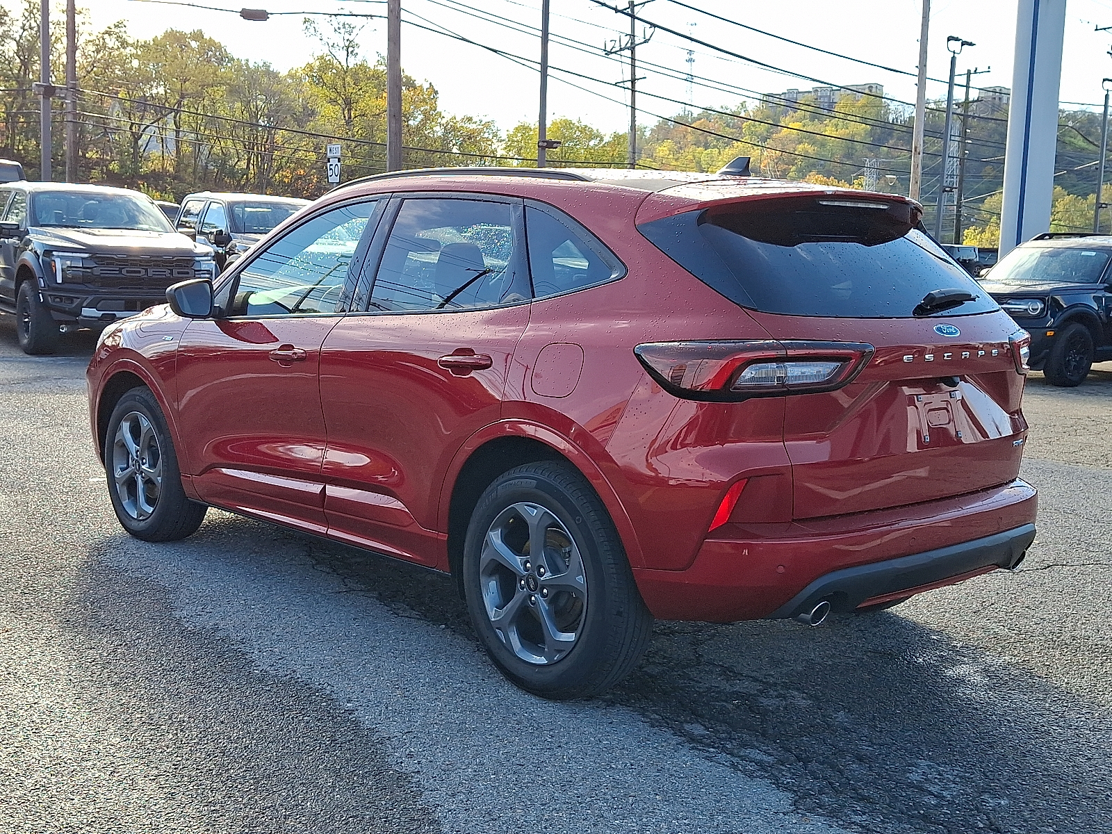 2023 Ford Escape ST-Line photo 2